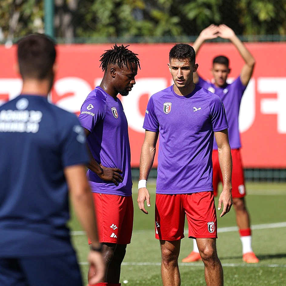 América, hai tân binh Argentina và khoảng lặng 2.240 mét trước Clásico Nacional