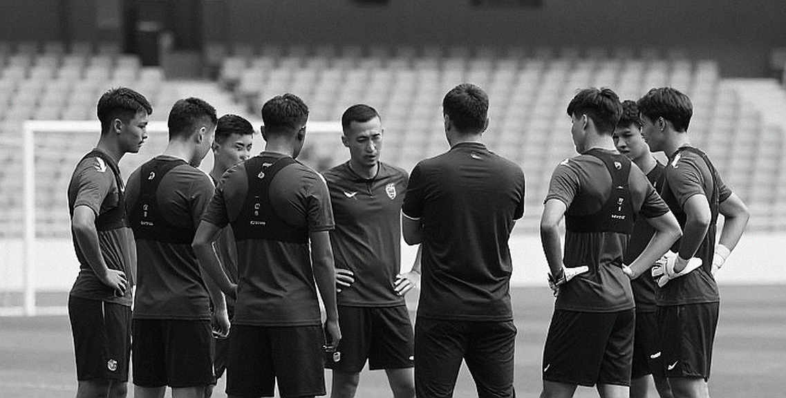 Galatasaray và bài toán 114 km trước derby: Okan Buruk đòi lại nhịp Champions League