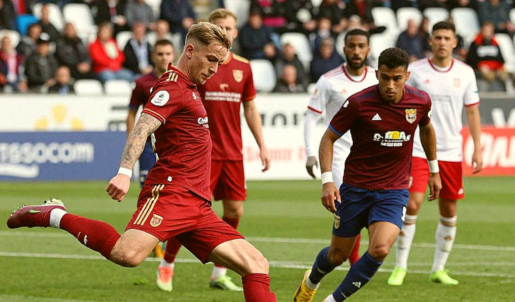 Bản ghi trống ở V.League: mùa chuyển nhượng và nghề đọc sự im lặng