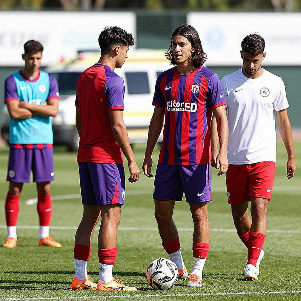 Điều khoản mua đứt trong hợp đồng cho mượn: V.League đang trả tiền để nuôi cầu thủ cho người khác Điều khoản mua đứt trong hợp đồng cho mượn: V.League đang trả tiền để nuôi cầu thủ cho người khác