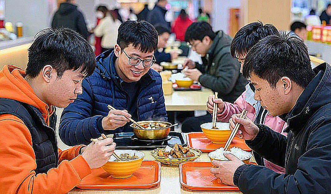 Kipchoge phá kỷ lục đường chạy Melbourne ở tuổi 41: chiến thắng là thật, còn 'đỉnh cao phong độ' là câu chuyện khác