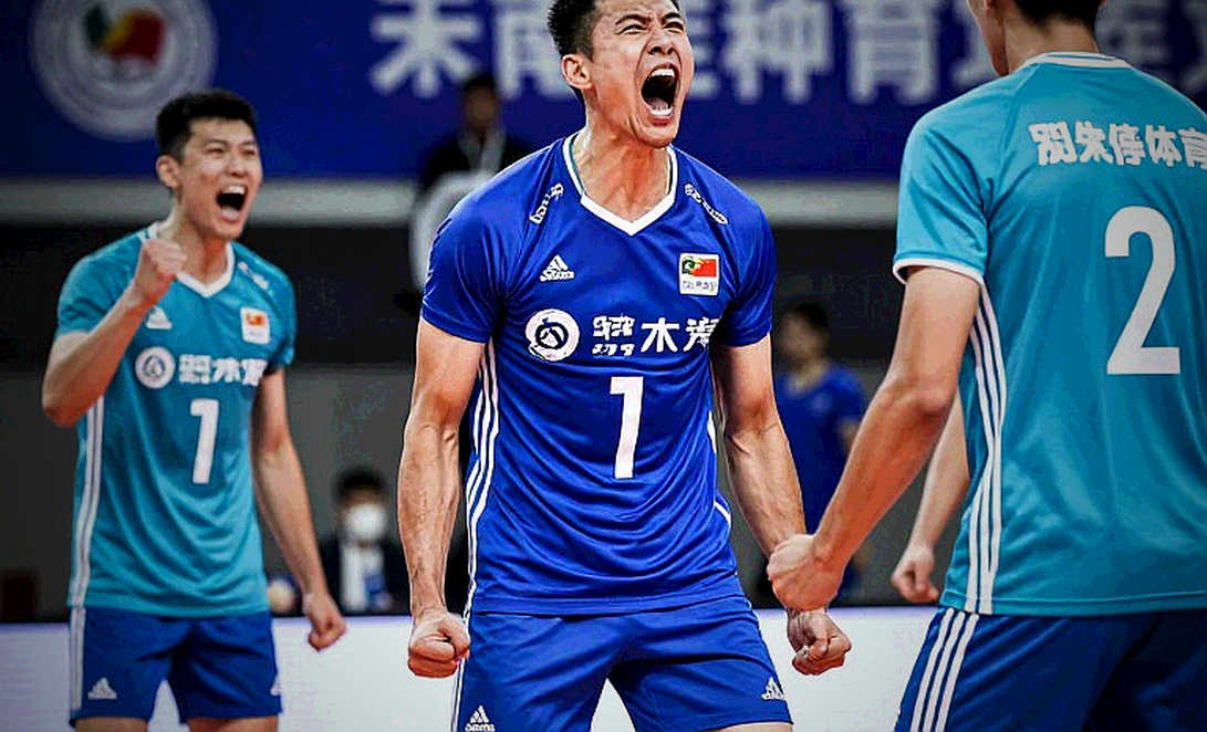 Phút 60 ở V.League: hình học của khoảng trống sau lưng hàng tiền vệ