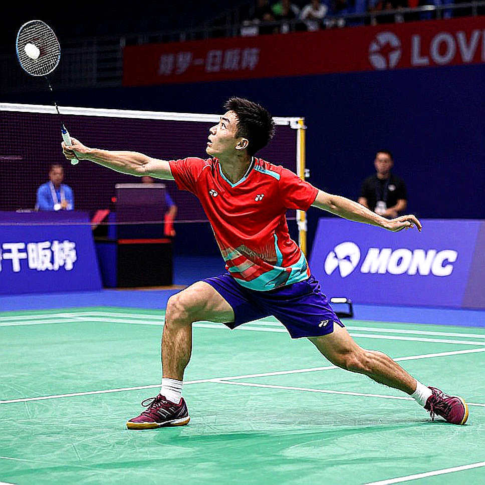 Vietnam Badminton Injury Diary: Reading the Knees Behind a Smash Vietnam Badminton Injury Diary: Reading the Knees Behind a Smash