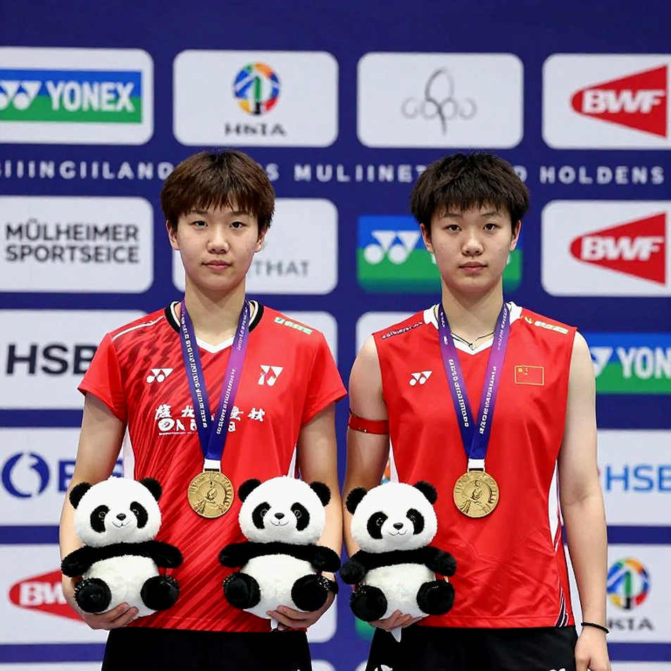 Vietnam Badminton Injury Diary: Reading the Knees Behind a Smash Vietnam Badminton Injury Diary: Reading the Knees Behind a Smash
