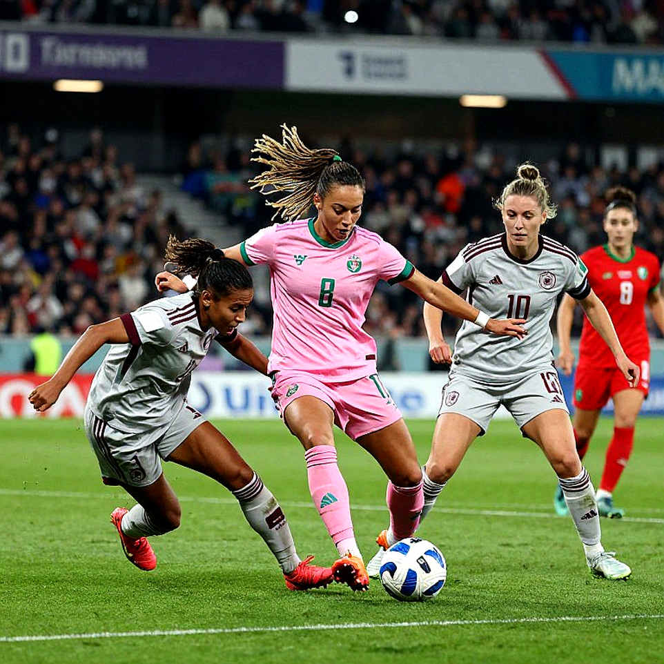 Tottenham, Aston Villa and the Sample-Size Illusion: Reading Paul Merson's Column Tottenham, Aston Villa and the Sample-Size Illusion: Reading Paul Merson's Column