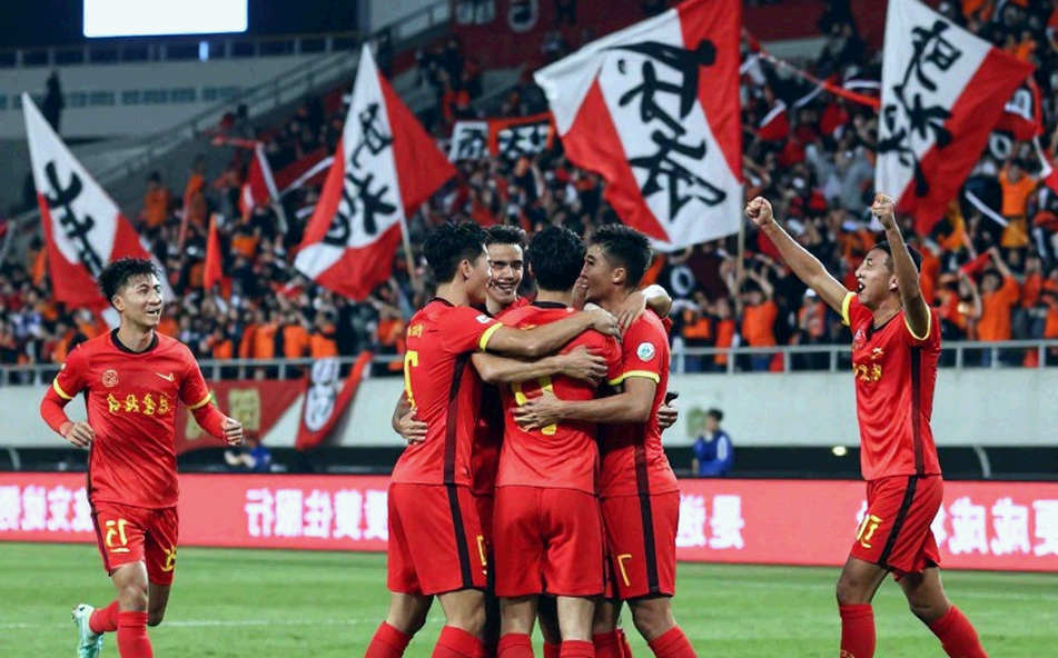 Nguyen Dinh Bac, Khuat Van Khang, and the Three-Year Gap Nobody Fills in the V.League Nguyen Dinh Bac, Khuat Van Khang, and the Three-Year Gap Nobody Fills in the V.League