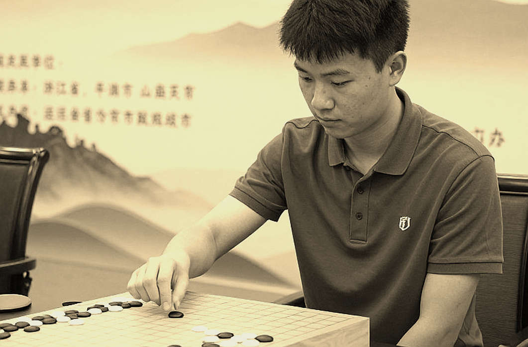 Cú ăn 27 ván cờ ngắn: khi ChessBase bán kỷ luật, không bán khai cuộc