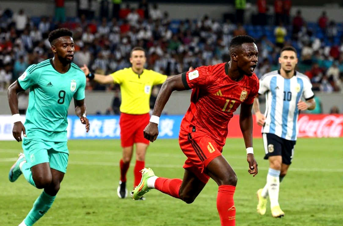 Đức 1-1 Hà Lan: Trận ra mắt của Klopp, hai ca chấn thương và đường kẻ không nói dối